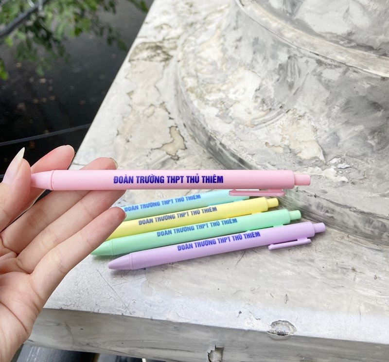 Bút Bi Nhiều Màu Bút Bi Nhiều Màu