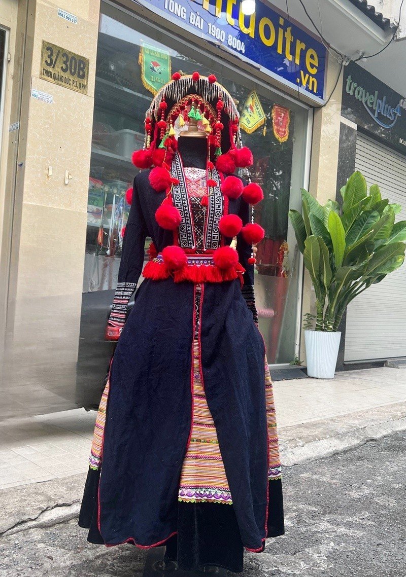 Dân Tốc Dao Đỏ Dân Tốc Dao Đỏ